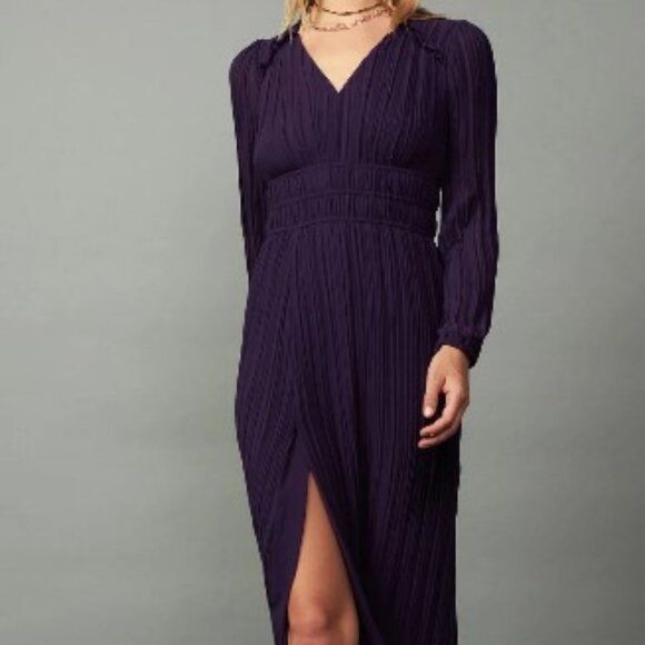 Pleated V-Neck Midi Dress - Current Air - Picture 2 of 3